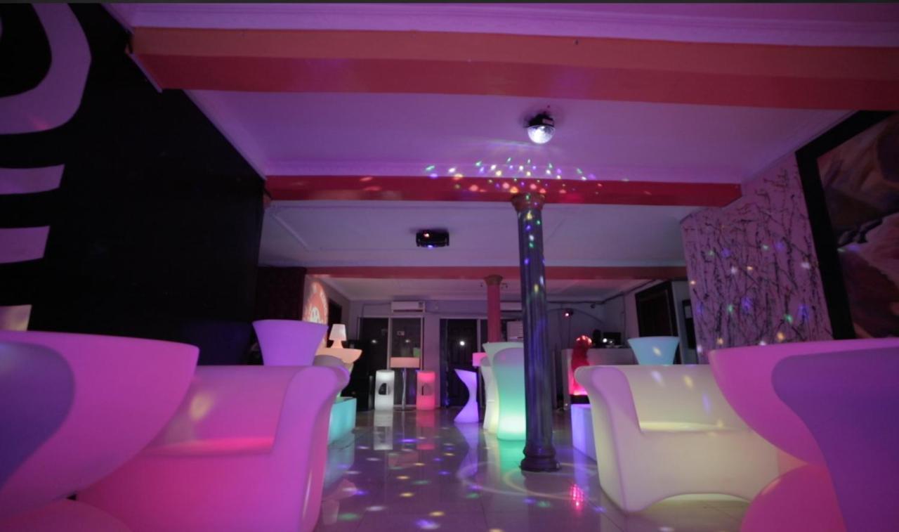 Kings Empire Hotel Freetown Esterno foto